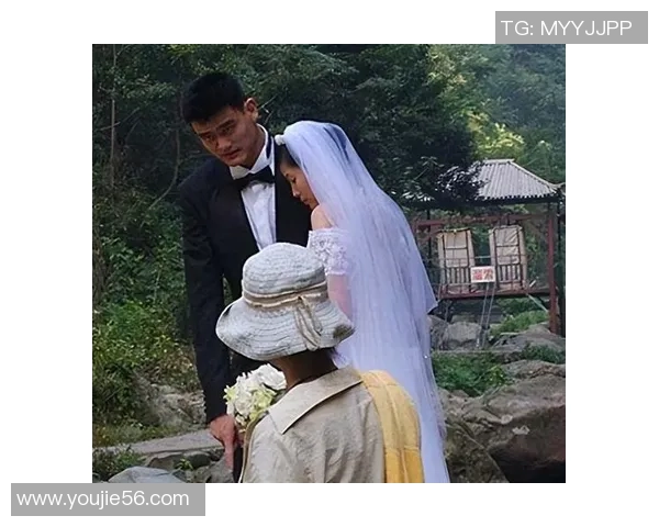 姚明与李连杰首次相遇的精彩瞬间与背后的故事分享