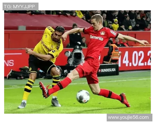 国王杯激战：多特蒙德与巴黎圣日耳曼战平争议判罚引发全场热议