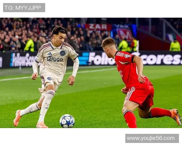 国王杯激战曼联与本菲卡平局点球大战引发全场热烈反响