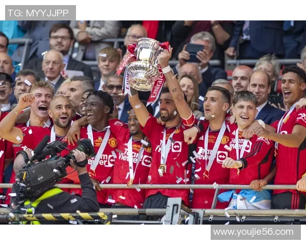 曼联逆转里昂精彩补时进球引爆全场足总杯激情时刻集锦