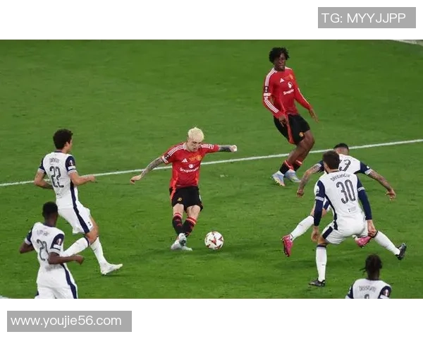 欧联杯精彩对决曼联逆转热刺全场沸腾战术解析与精彩瞬间回顾 欧联杯精彩对决曼联逆转热刺全场沸腾战术解析与精彩瞬间回顾