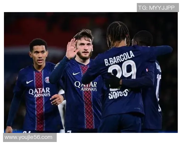 西甲赛场惊现冷门巴黎圣日耳曼大胜拜仁引发争议判罚热议