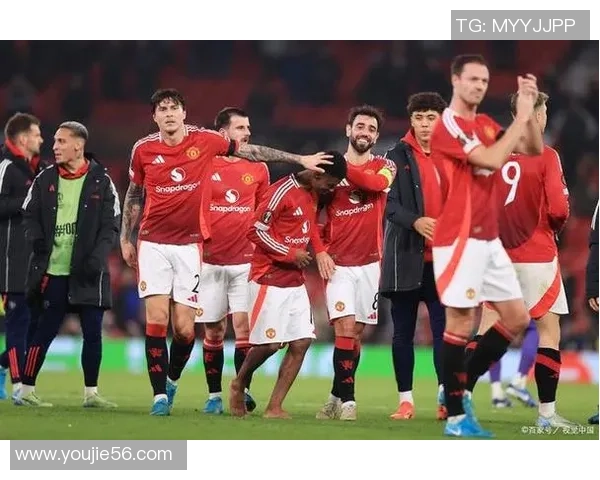 世界杯精彩对决AC米兰与莱比锡战成平局神奇扑救瞬间引发全场热潮 世界杯精彩对决AC米兰与莱比锡战成平局神奇扑救瞬间引发全场热潮