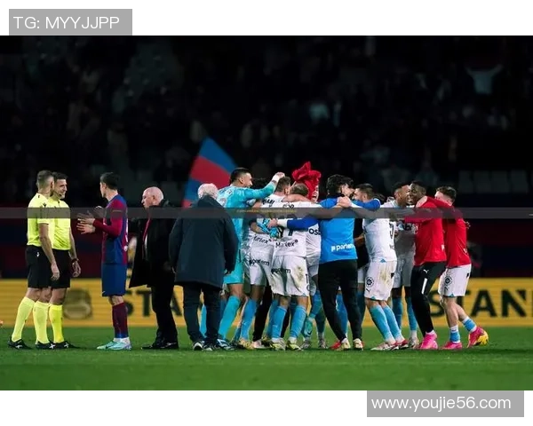 欧联杯精彩对决巴黎圣日耳曼与AC米兰战成平局神扑瞬间引发全场热潮